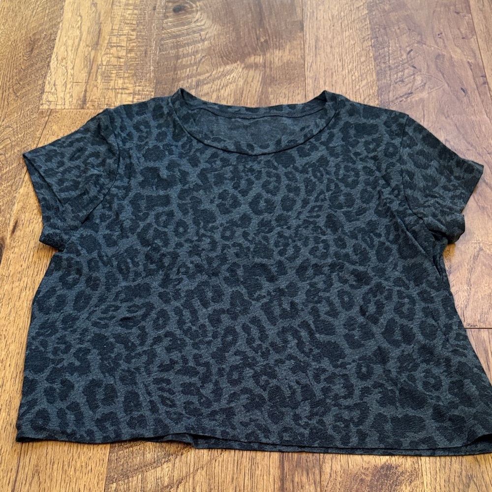 NWT Strut This Woman’s Black Leopard Tee One Size
